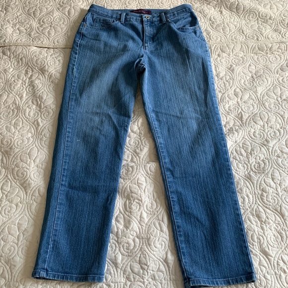Gloria Vanderbilt Denim - Gloria Vanderbilt Amanda Jeans Size 12 short GUC Gloria Vanderbilt Denim - Gloria Vanderbilt Amanda Jeans Size 12 short GUC
